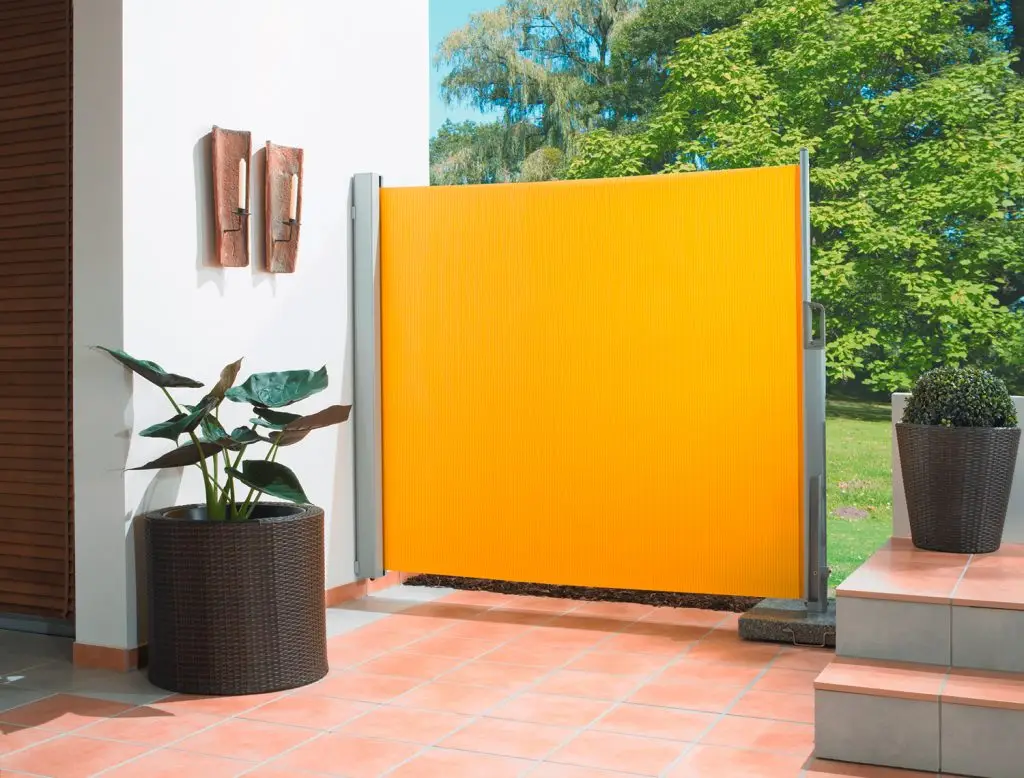 Referenzfoto von einer Seitenzug-Markise