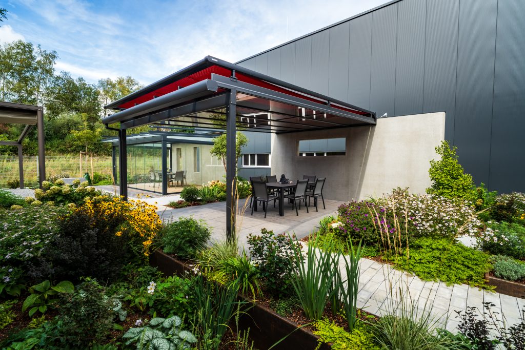 Foto vom Glasdach im Outdoor-Bereich der Ausstellung RS Reck