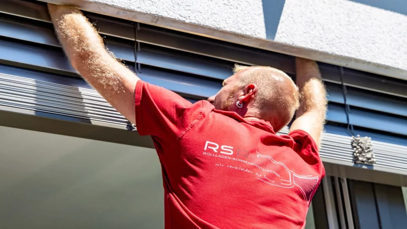 Foto von der Montage einer Raffstore