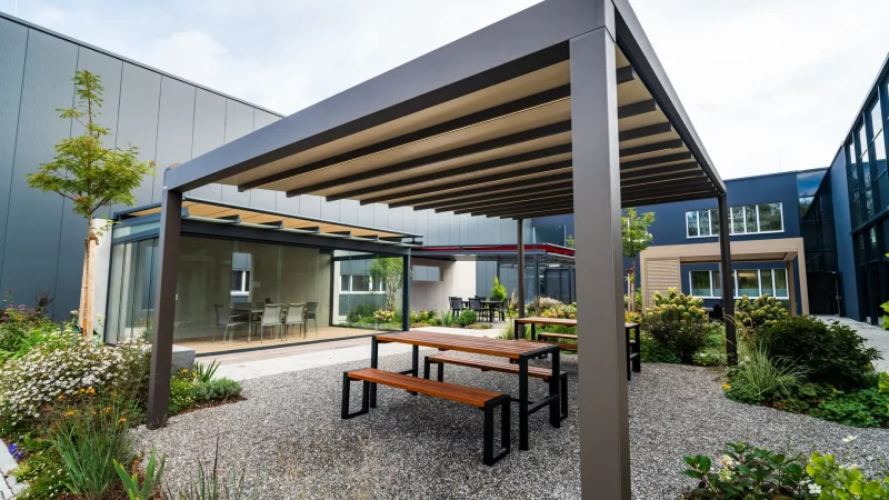Foto von der Markilux Pergola-stretch Markise im Outdoor-Bereich der Ausstellung von RS Reck