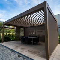 Foto vom Lamellendach im Outdoor-Bereich der Ausstellung RS Reck